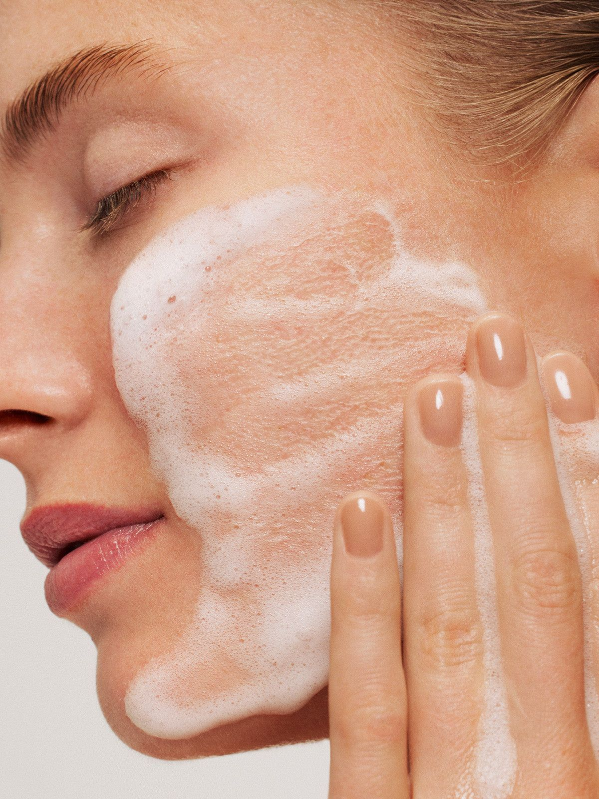 Почему демакияж — это самый важный вклад в красоту вашей кожи?